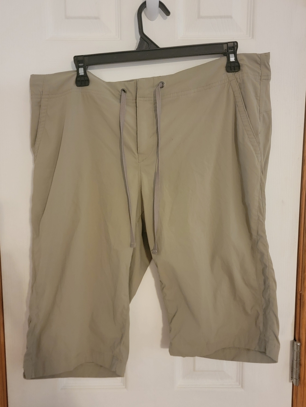 Columbia Womens Khaki Tan Nylon Shorts Drawstring Waist Pockets Omni Shade 16